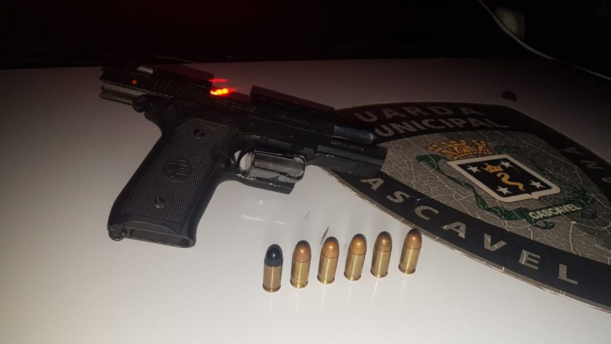 Indivíduo armado em balada no Centro é preso após denúncia no 153