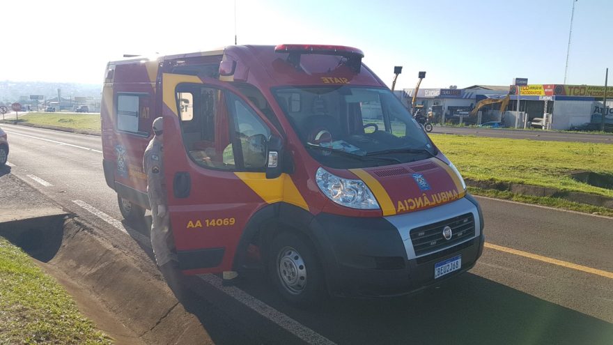 Motociclista fica ferido após se envolver em colisão com carro às margens da BR-277