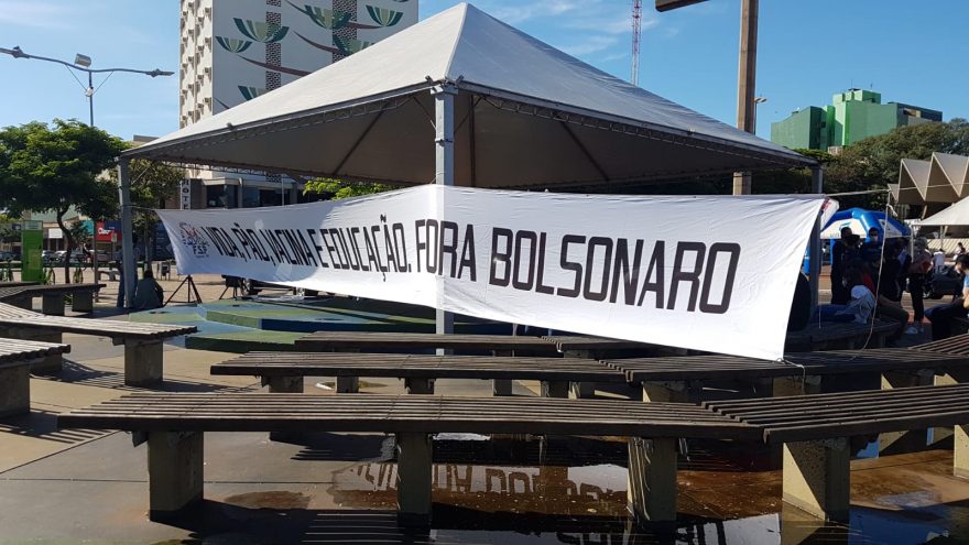 Manifestação contra o Governo Bolsonaro é realizada no Calçadão Central