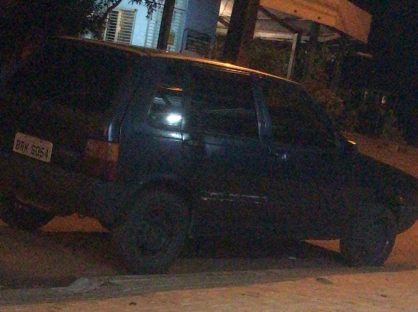 Fiat Uno, placas BRK-6054, foi furtado na Avenida Brasil, no Centro Imagem referente a Fiat Uno, placas BRK-6054, foi furtado na Avenida Brasil, no Centro