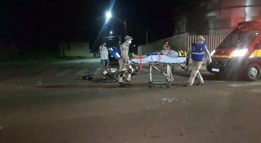 Duas pessoas ficam feridas após colisão na Avenida das Pombas