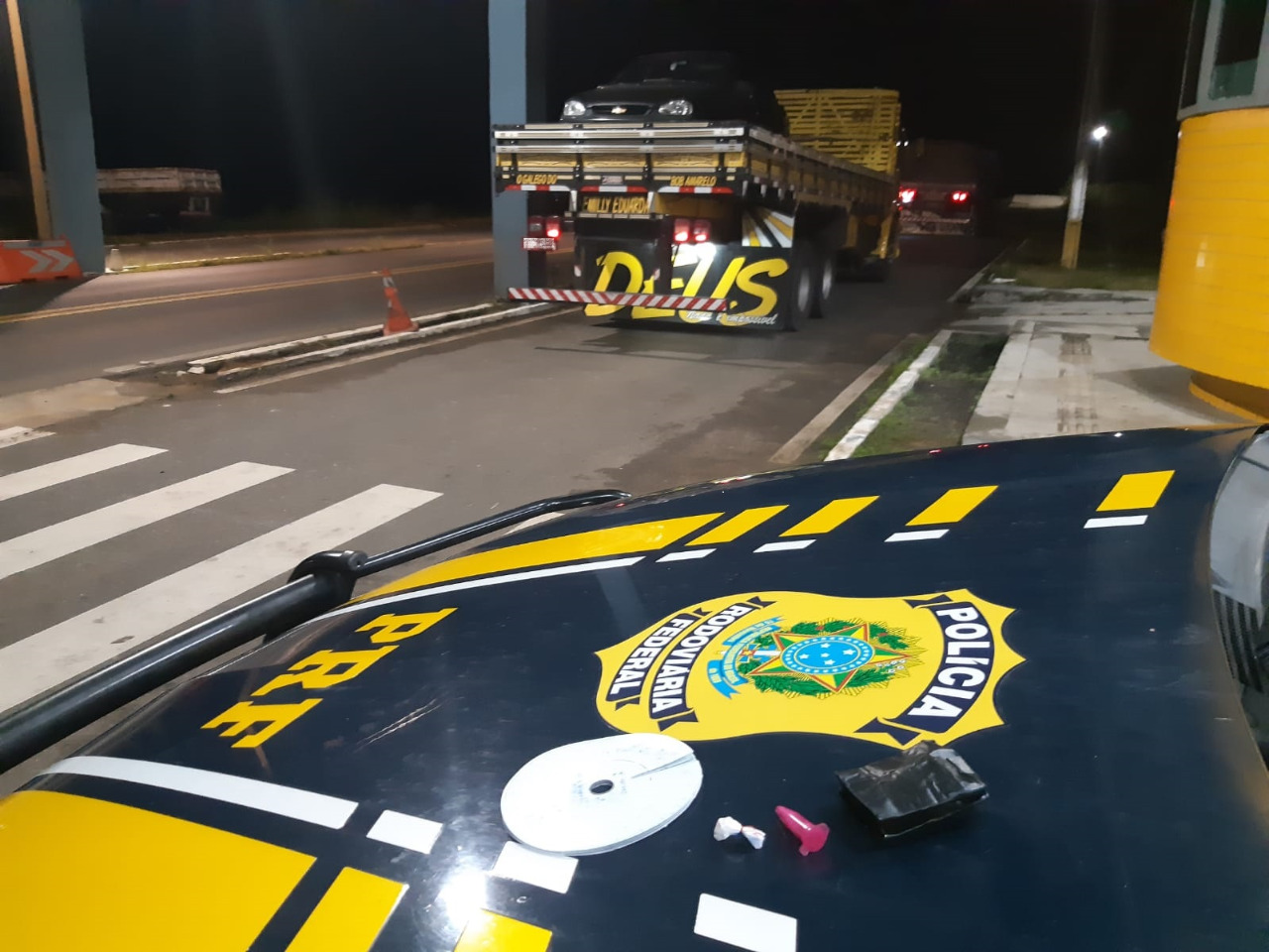 PRF autua caminhoneiro portando cloridrato de cocaína