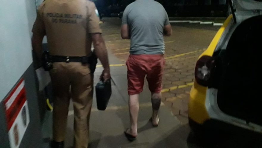 Homem é detido pela Polícia Militar após ameaçar companheira com arma de fogo