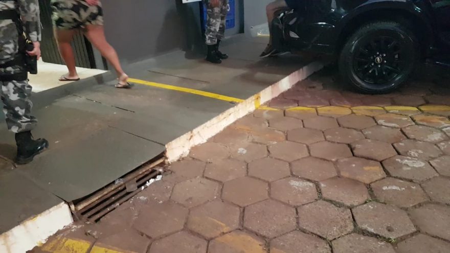 Mulher é detida por tráfico de drogas no Conjunto Abelha