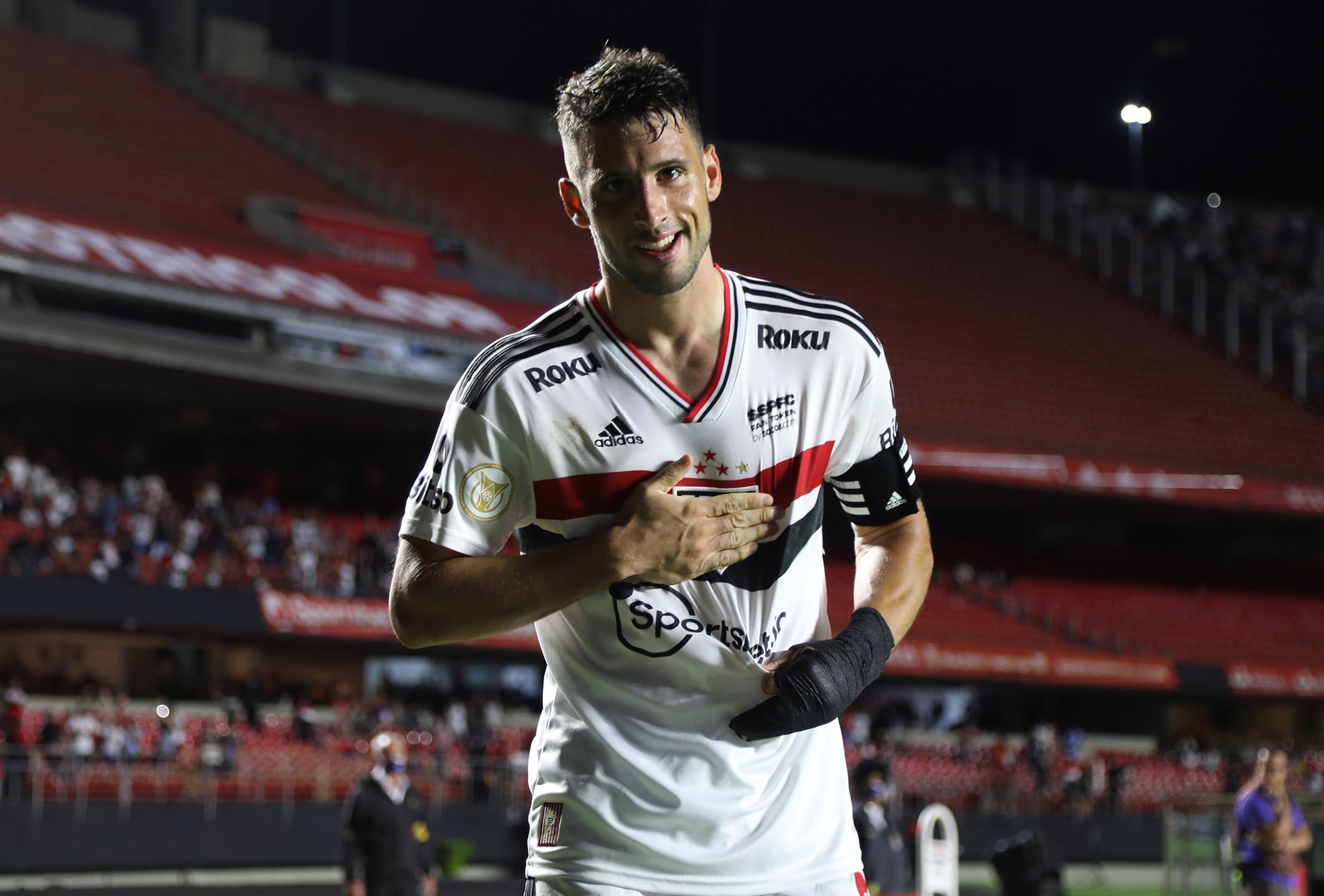 Calleri dedica hat-trick para a torcida tricolor