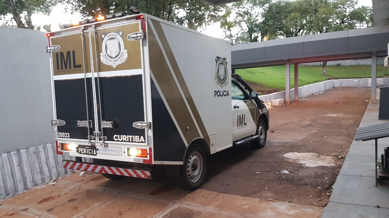 Corpo de mulher encontrada morta em Guaporé dentro de residência é trazido ao IML de Cascavel