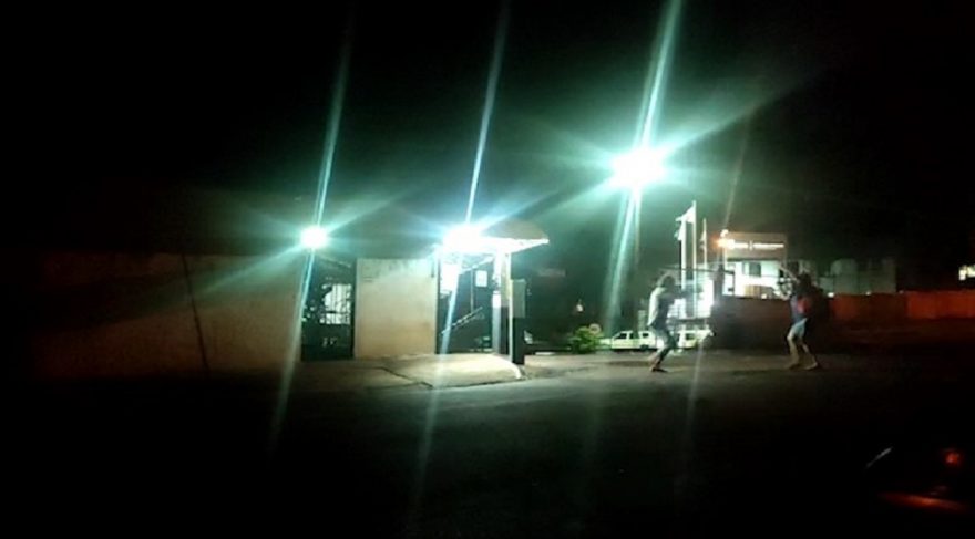 Armados com pedaços de pau, briga entre casal morador de rua mobiliza Polícia Militar no Centro