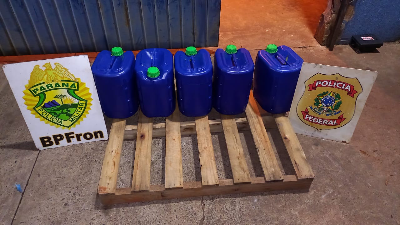 PF e BPFRON apreendem 100 litros de agrotóxicos contrabandeados em Foz do Iguaçu/PR