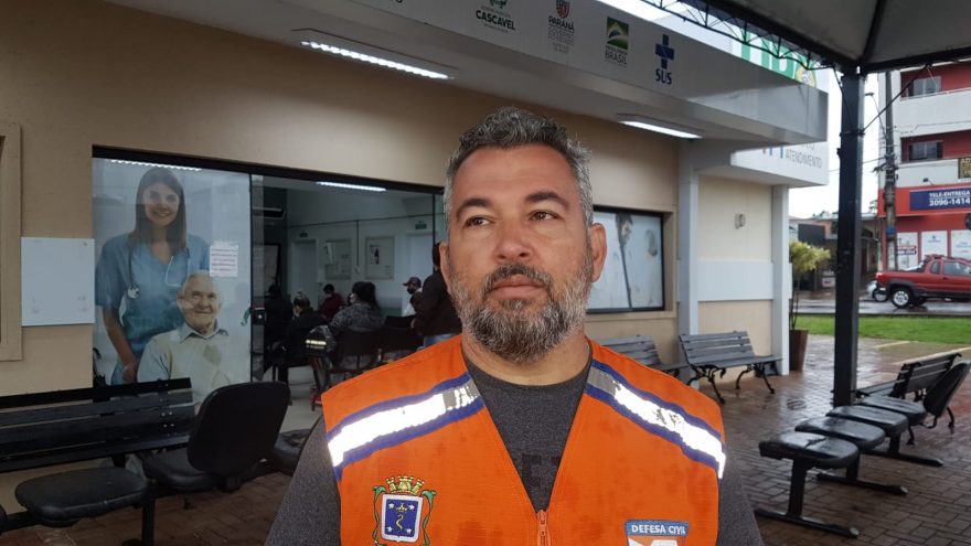 Defesa Civil é acionada à UPA Brasília após calhas transbordarem com água da chuva