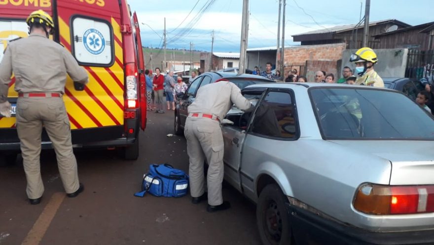 Homens ficam encarcerados após forte colisão entre Verona, Del Rey e C3 em Cascavel