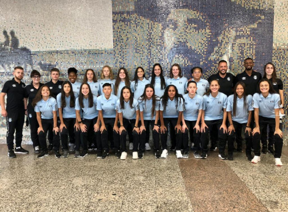 Gurias Gremistas Sub-17 embarcam para disputar Campeonato Brasileiro