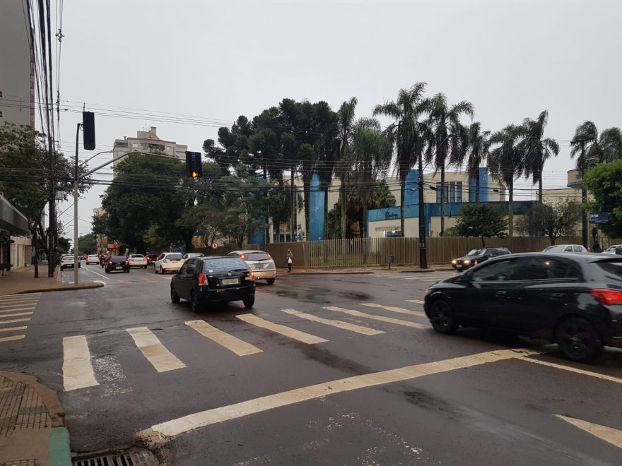Em mais um dia chuvoso, semáforos na Região Central amanhecem com problemas