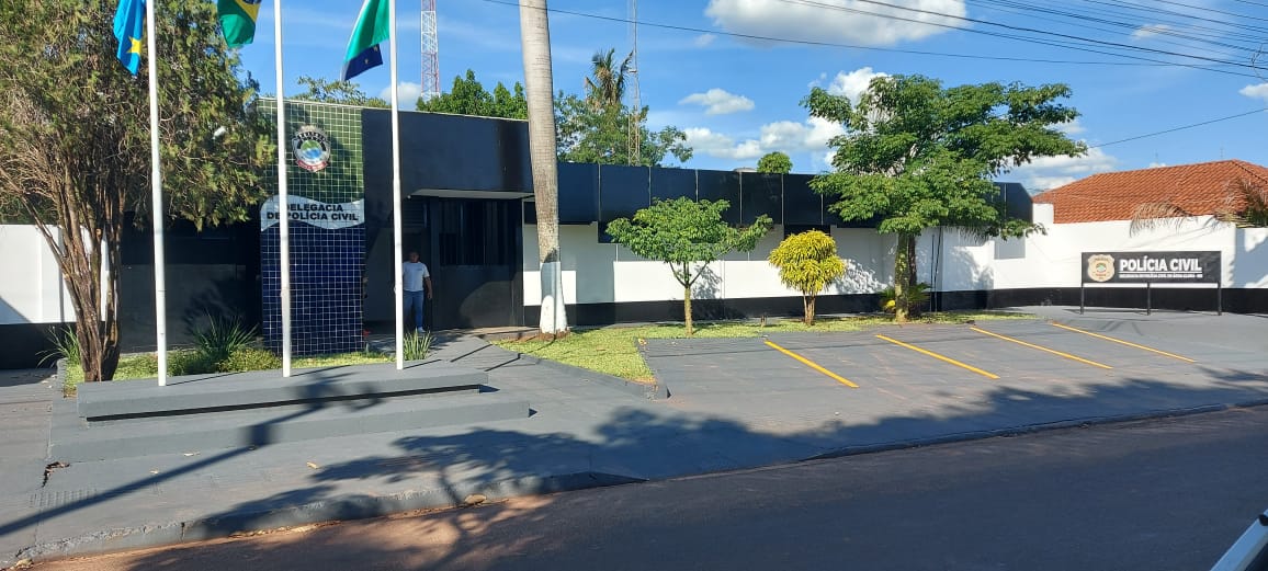 Polícia prende suspeito de violência doméstica que teria cortado os cabelos da vítima com uma faca