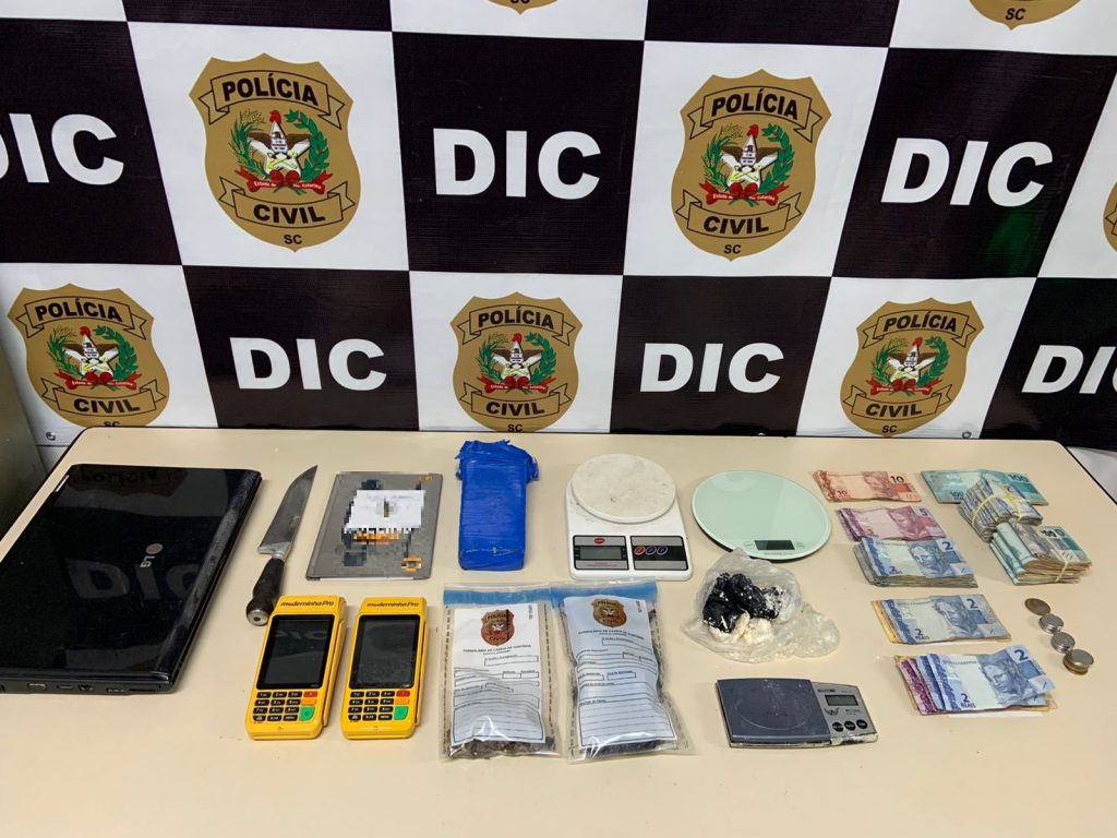 Investigação da Polícia Civil resulta em prisão e apreensão de drogas em Brusque