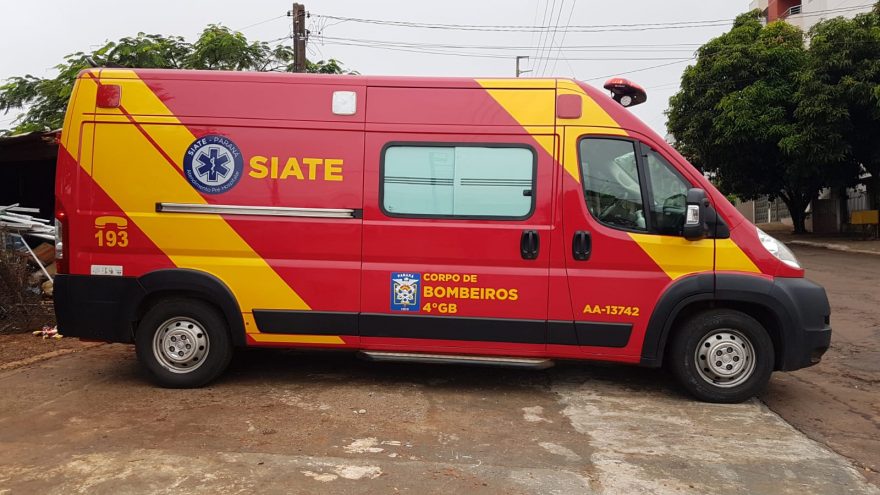 Morador em situação de rua sofre queda e convulsão na Rua Paraná