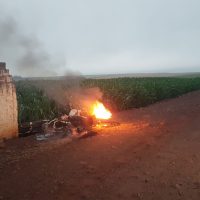 Imagem referente a Moto utilizada em homicídio é encontrada em chamas em Espigão Azul