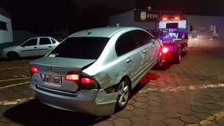 Moto utilizada em homicídio e carro da vítima são levados para a delegacia de Cascavel
