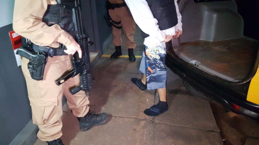 Adolescente é apreendido em posse de drogas pela Rocam