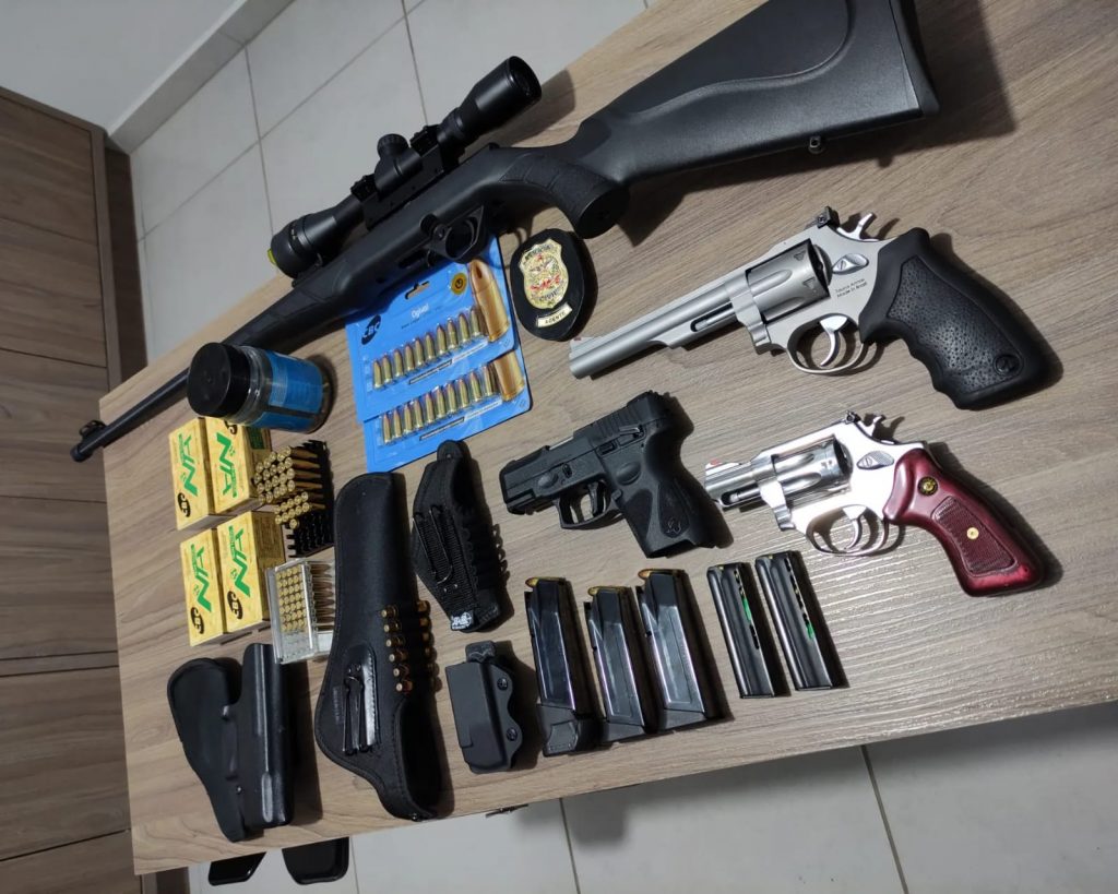 Polícia Civil apreende armas em investigação de ameaça em Apiúna