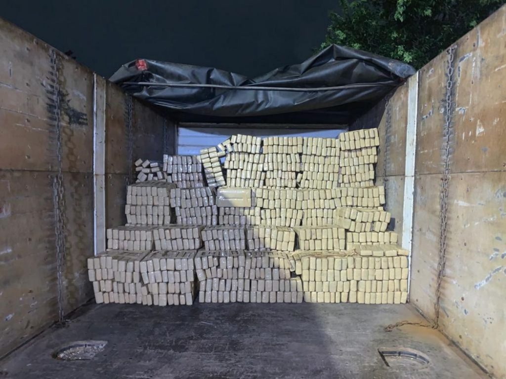Rota apreende mais de 1 tonelada de maconha em Embu das Artes