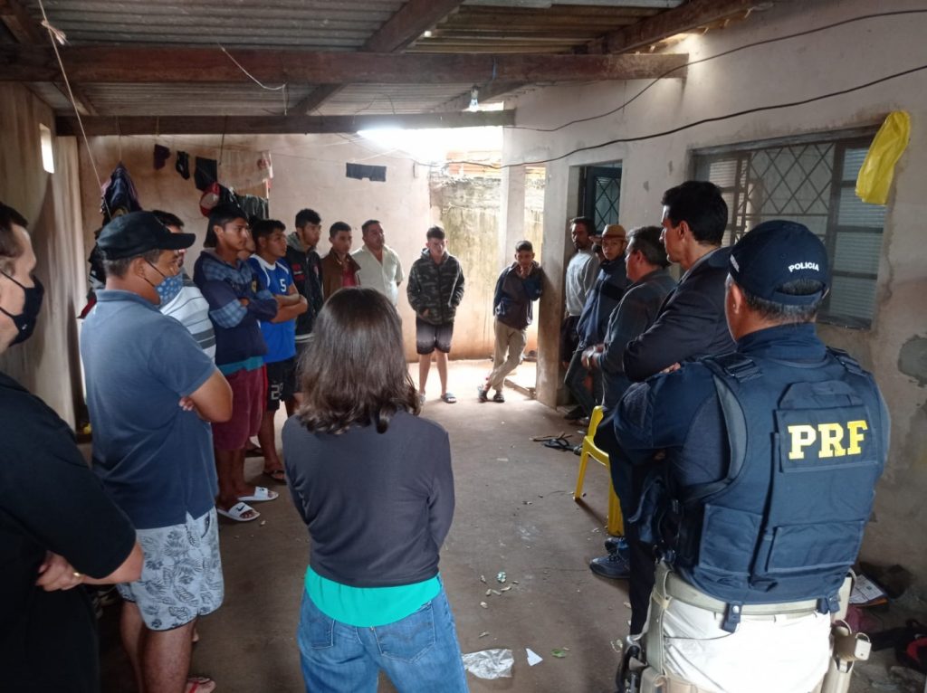Em Pirapozinho/SP, PRF presta apoio ao MPT em operação de combate ao trabalho em condições análogas às de escravo