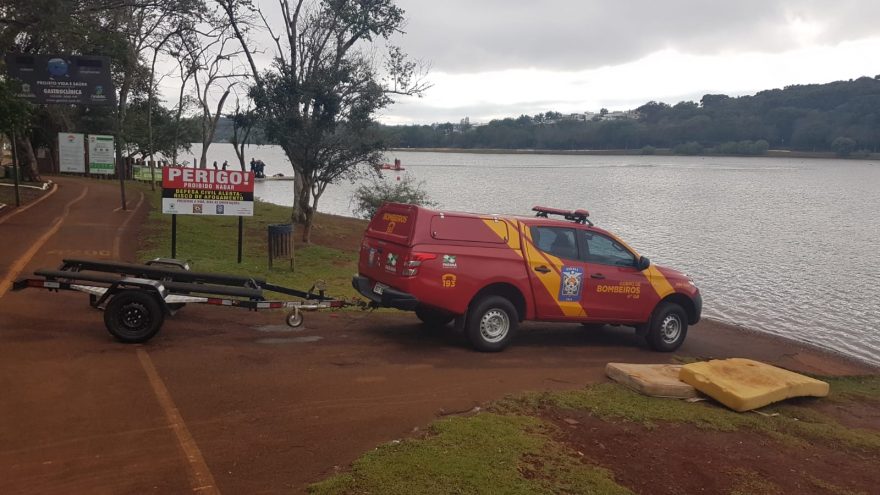 Corpo de Bombeiros realiza treinamento para resgate de pessoas no Lago Municipal