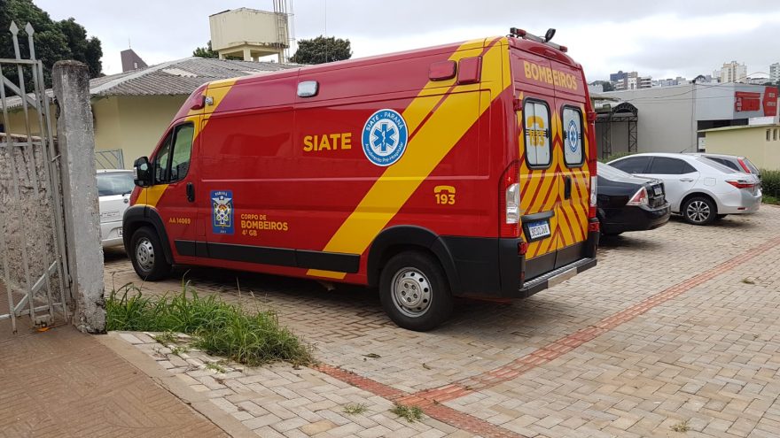 Jovem é socorrido pelo Corpo de Bombeiros após sofrer corte no queixo