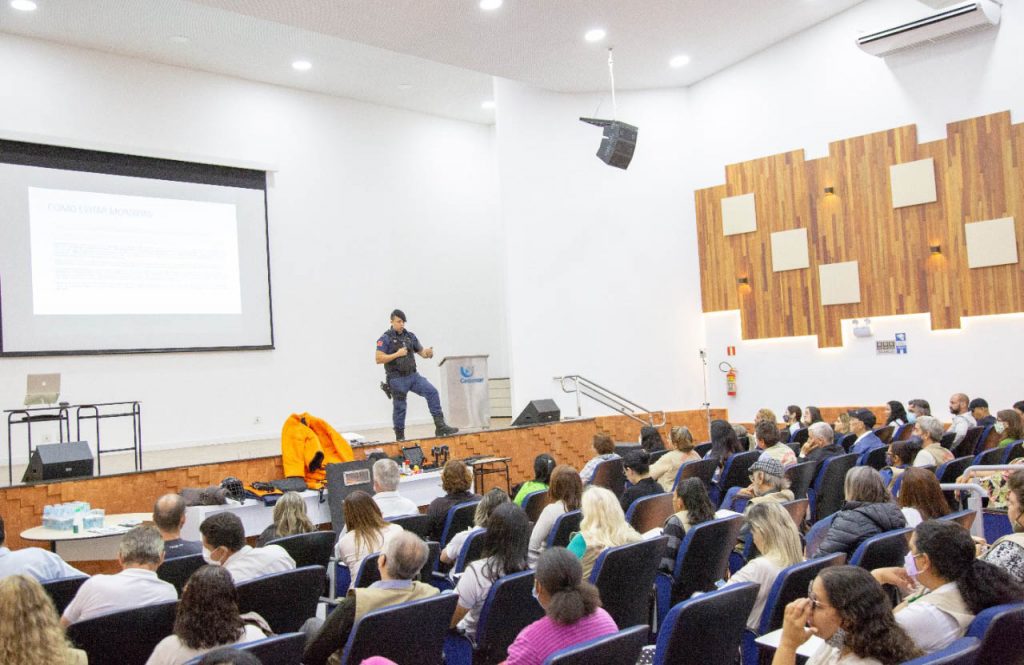 Palestra para agentes de Endemias aborda mordidas de cães domésticos Palestra para agentes de Endemias aborda mordidas de cães domésticos