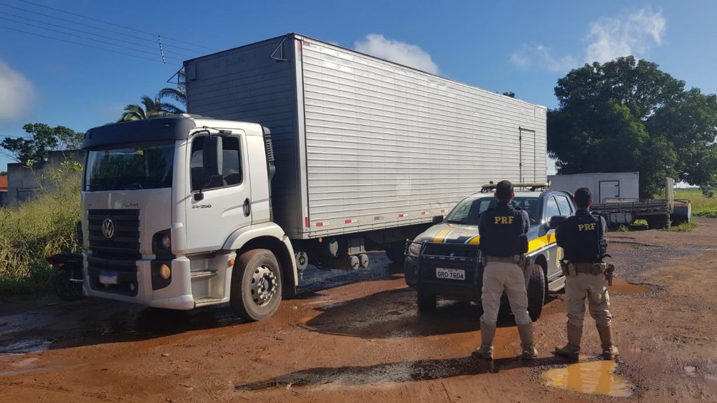 PRF apreende mais um carregamento de cigarros contrabandeados avaliados em aproximadamente R$ 300 Mil