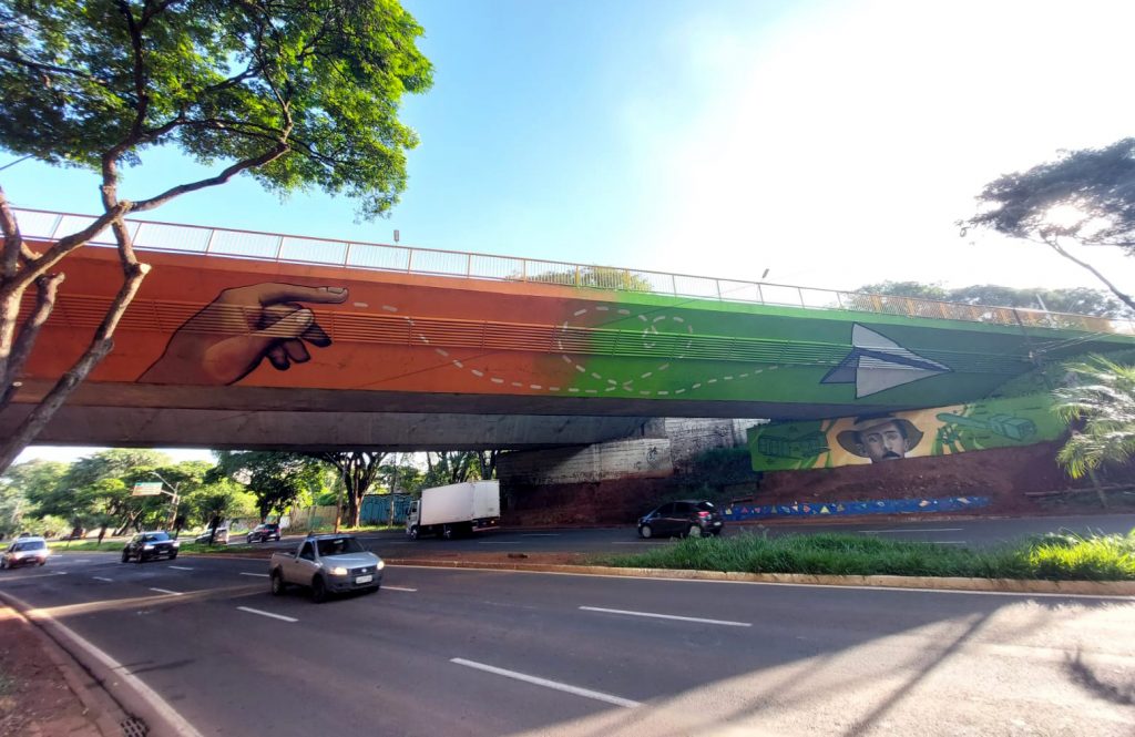 Viaduto na Avenida Santos Dumont ganha cores sob o tema “Aviação” Viaduto na Avenida Santos Dumont ganha cores sob o tema “Aviação”