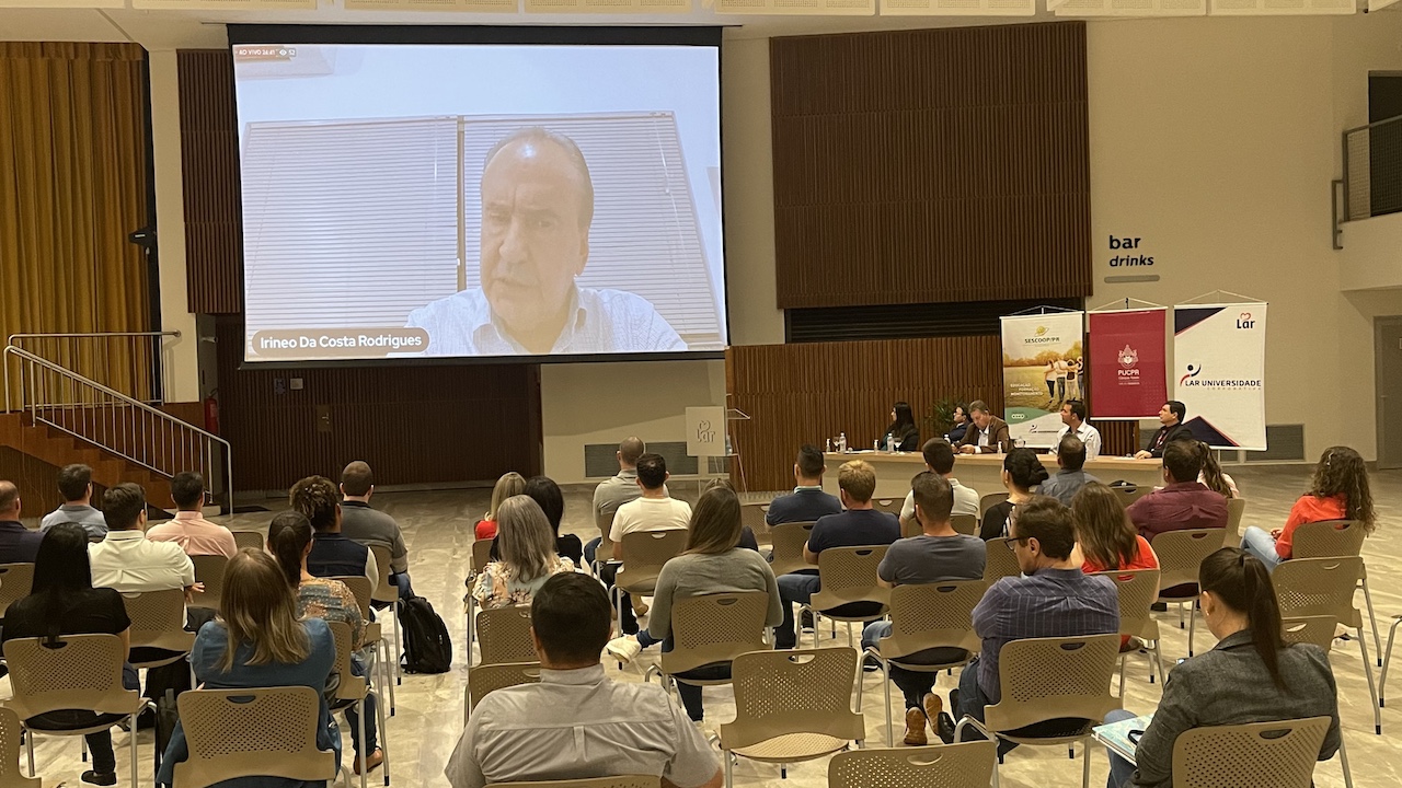 Lar e outras 17 cooperativas promovem cursos superior em agronegócio