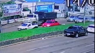 Veja o momento da colisão que matou motociclista na Rua Rio da Paz