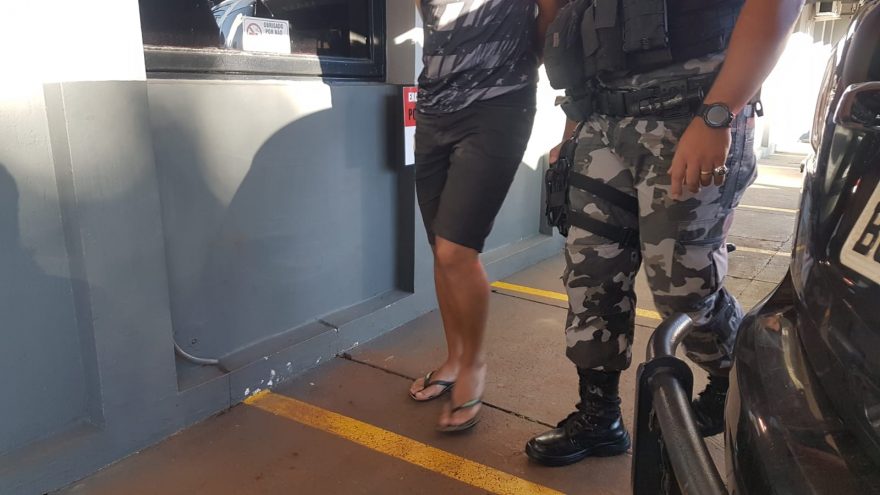 Homem é detido com maconha e cocaína no Bairro Morumbi