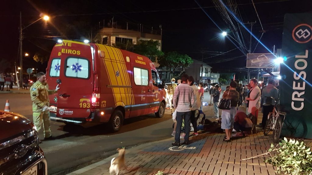 Três pessoas se envolvem em atropelamento na Rua Rio da Paz e ficam feridas
