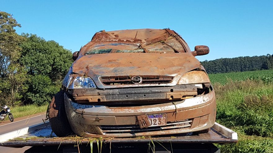 Carro com quatro ocupantes capota na BR-277; Gestante de 16 semanas estava no veículo