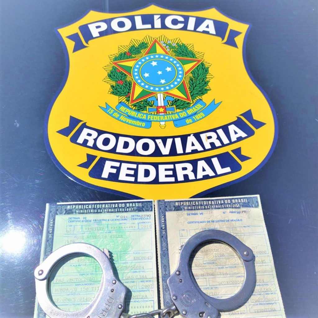 Motociclista é detido pela PRF ao apresentar documento falso durante abordagem em Paulo Afonso (BA)