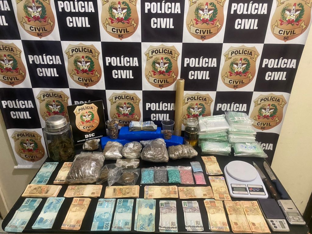 Investigação da Polícia Civil resulta em apreensão de drogas e em prisão em Blumenau