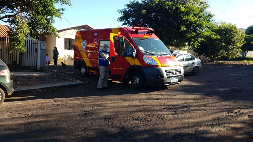 Homem sofre contusão na perna esquerda após queda em residência