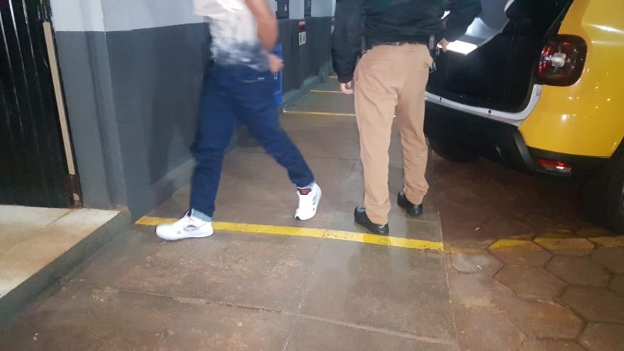 Homem estaria utilizando roupas furtadas e é denunciado por populares