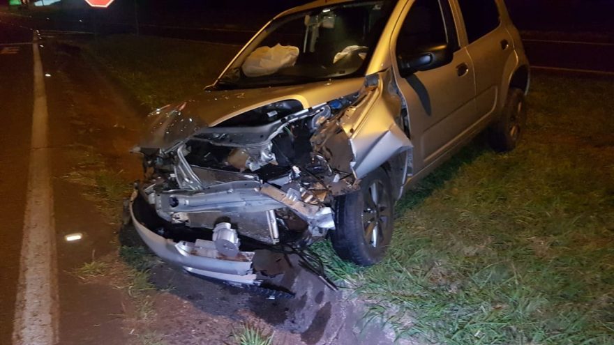 Forte colisão frontal é registrada na marginal da BR-277 em Cascavel deixando condutor ferido