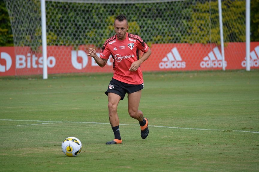 Elenco faz último treino antes de viajar ao Rio