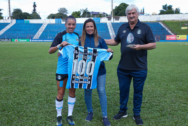 Técnica Patrícia Gusmão completa 100 jogos pelo Grêmio