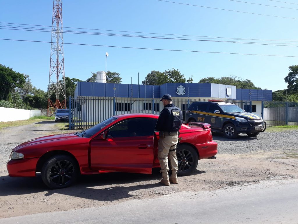 Condutor brasileiro apresenta CNH boliviana, mas tem habilitação desconsiderada em razão de suspensão não cumprida no Brasil perante Detran