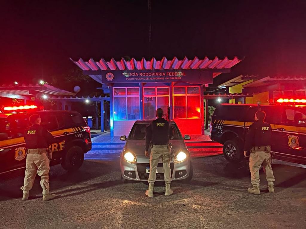 Em menos de 24 horas, PRF em Alagoinhas recupera veículo roubado e proprietário agradece a ação dos policiais; veja vídeo