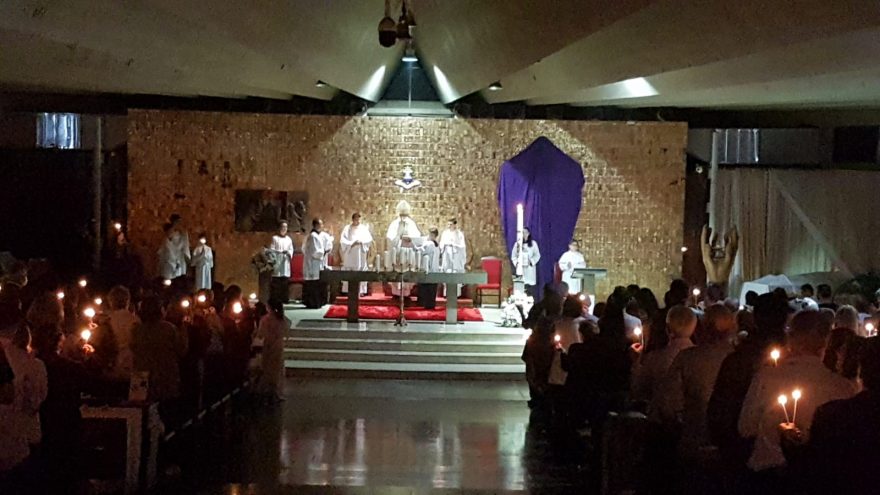 Vigília Pascal é celebrada na Catedral Nossa Senhora Aparecida