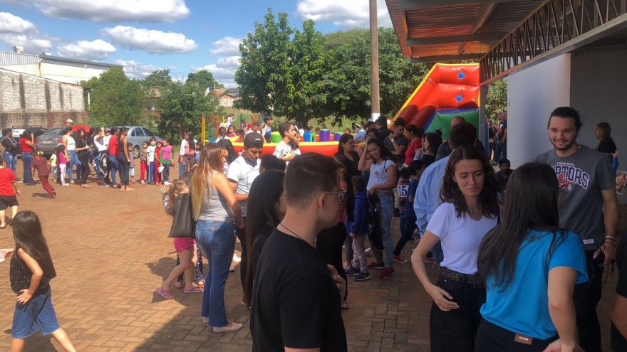 “É a tarde da alegria”: Cáritas Arquidiocesana entrega doces e realiza atividades com crianças carentes