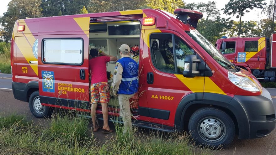 Motociclista tem fratura no pé após se envolver em colisão com carro na BR-277