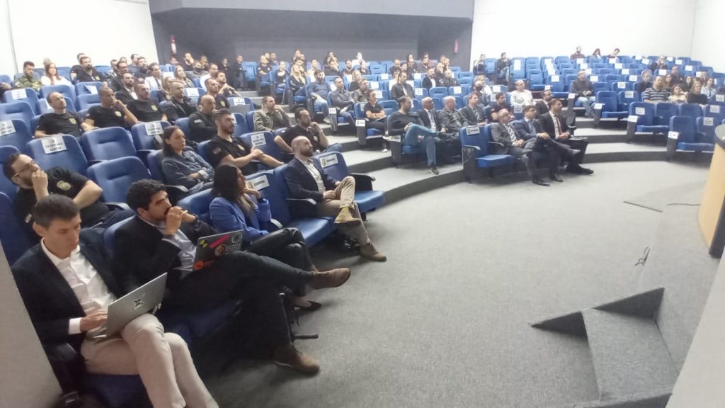 Acadepol realiza seminário sobre tecnologia, internet e persecução penal