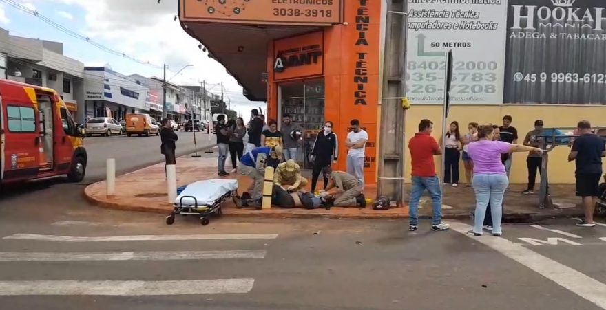 Homem fica ferido em colisão entre Ônix e Twister na Rua São Paulo