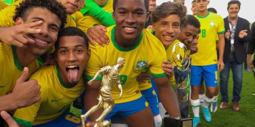 Após 38 anos, seleção sub-17 conquista bi em Montaigu, na França Imagem referente a Após 38 anos, seleção sub-17 conquista bi em Montaigu, na França